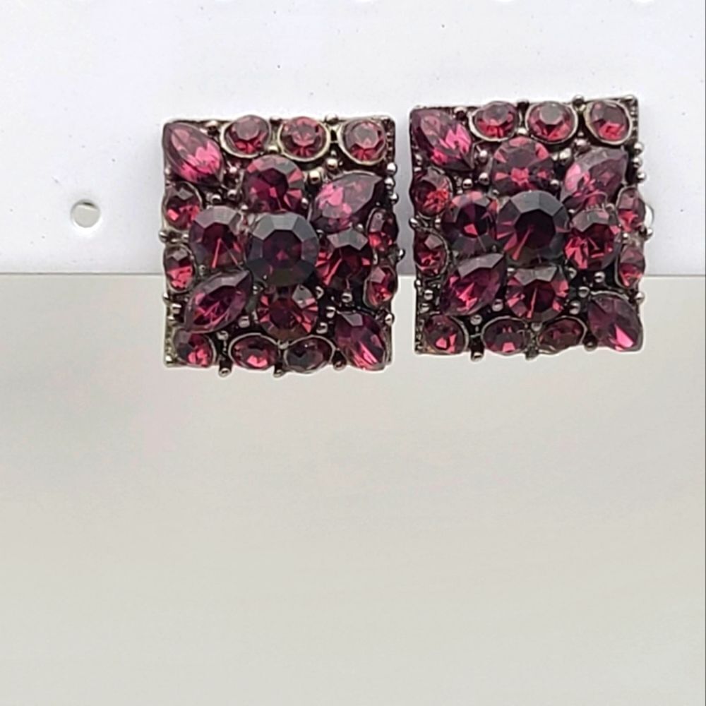 Vintage Rhinestone clip on earrings, wine, and gunmetal color - Picture 3 of 4
